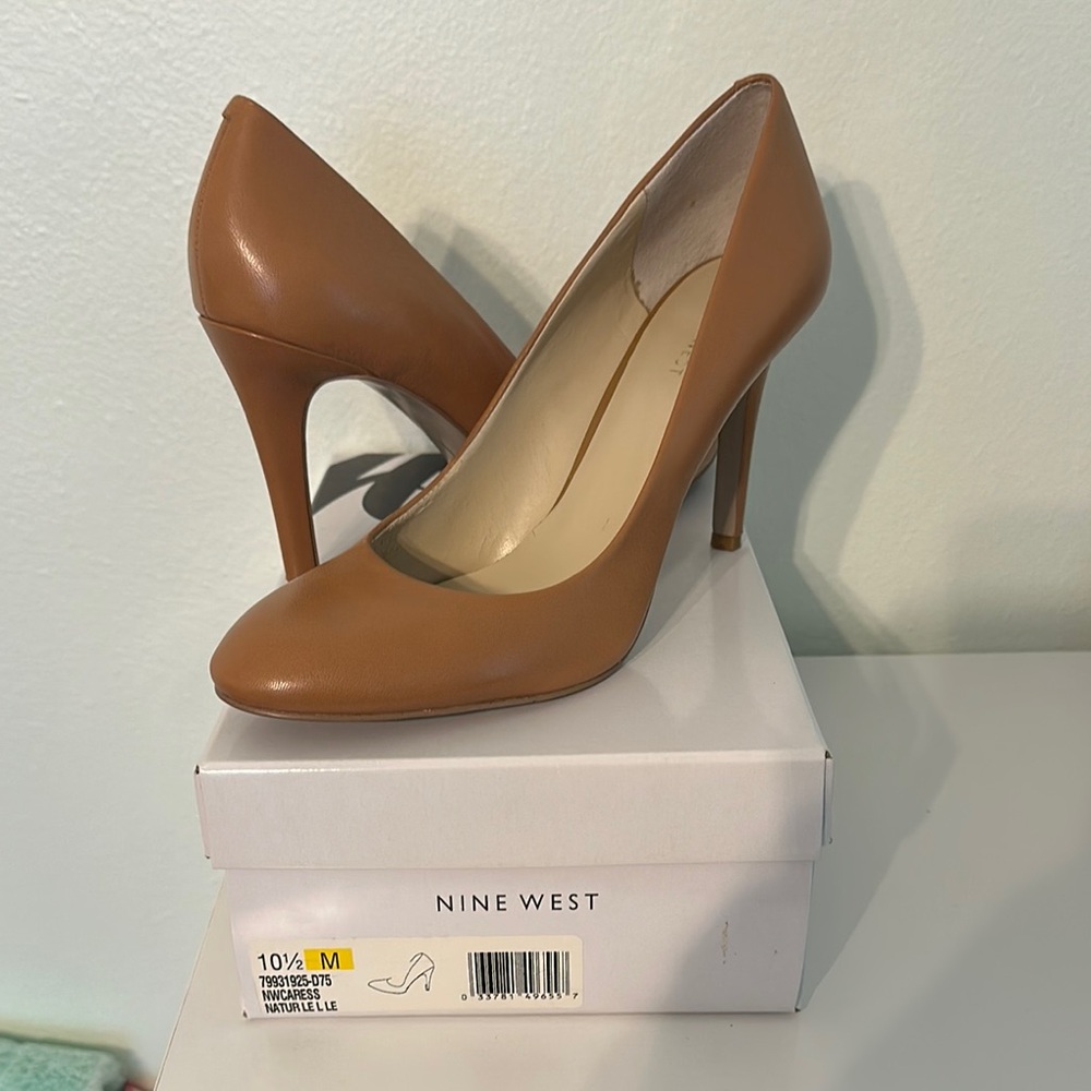 NWT Nine West Caress Nude Tan Pumps Size 10.5 M